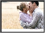 Match Point, deszcz, pole, Scarlett Johansson, Jonathan Rhys-Meyers, pocałunek