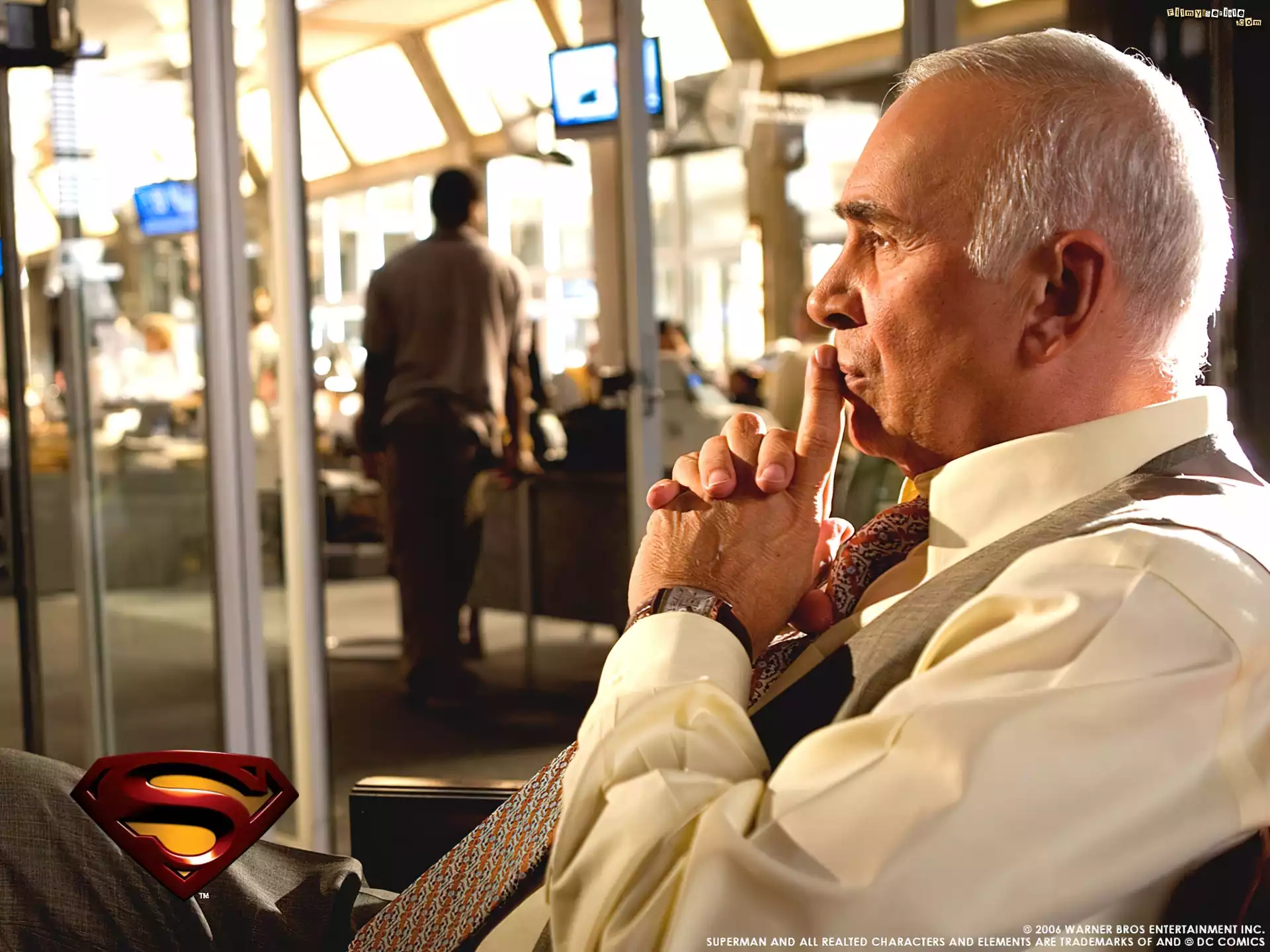 Superman Returns, Frank Langella, siedzi, myśli, krawat